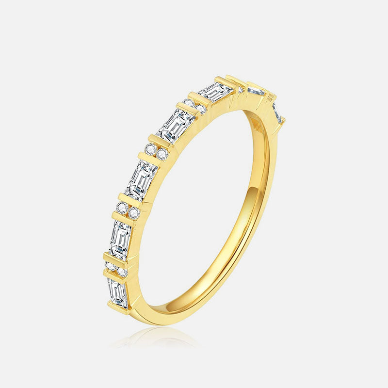 Anillo de bodas de oro amarillo de 18 quilates con diamantes de talla esmeralda Anillos personalizados con diamantes cultivados en laboratorio (0,735 CTW-DF/VS-VVS)