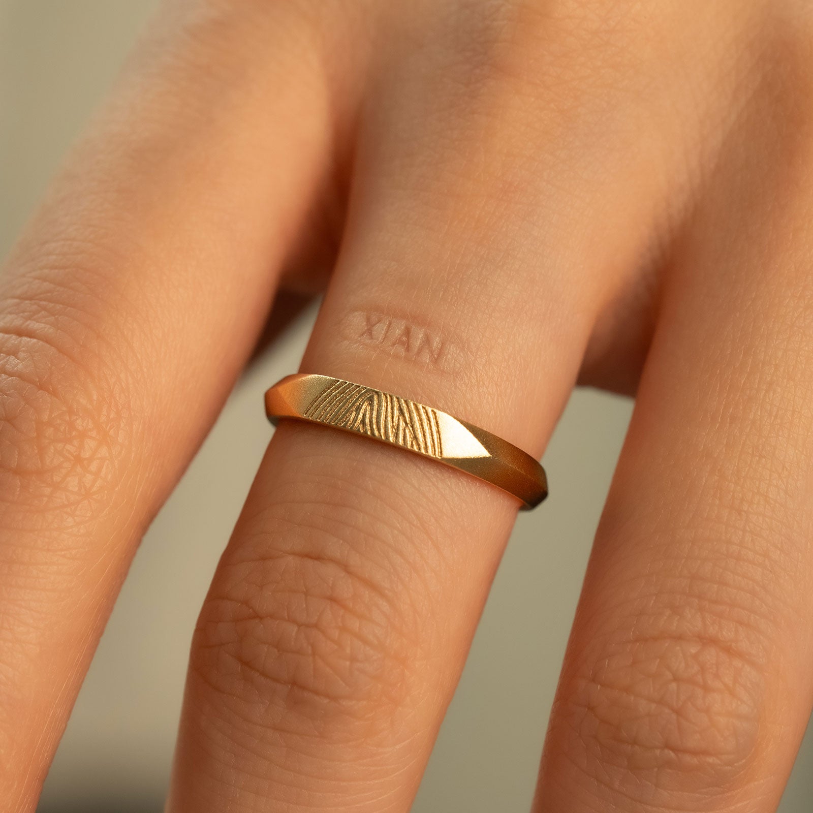 Fingerprint 18K Gold Closed Band Wedding Ring, Fully Customizable Ring