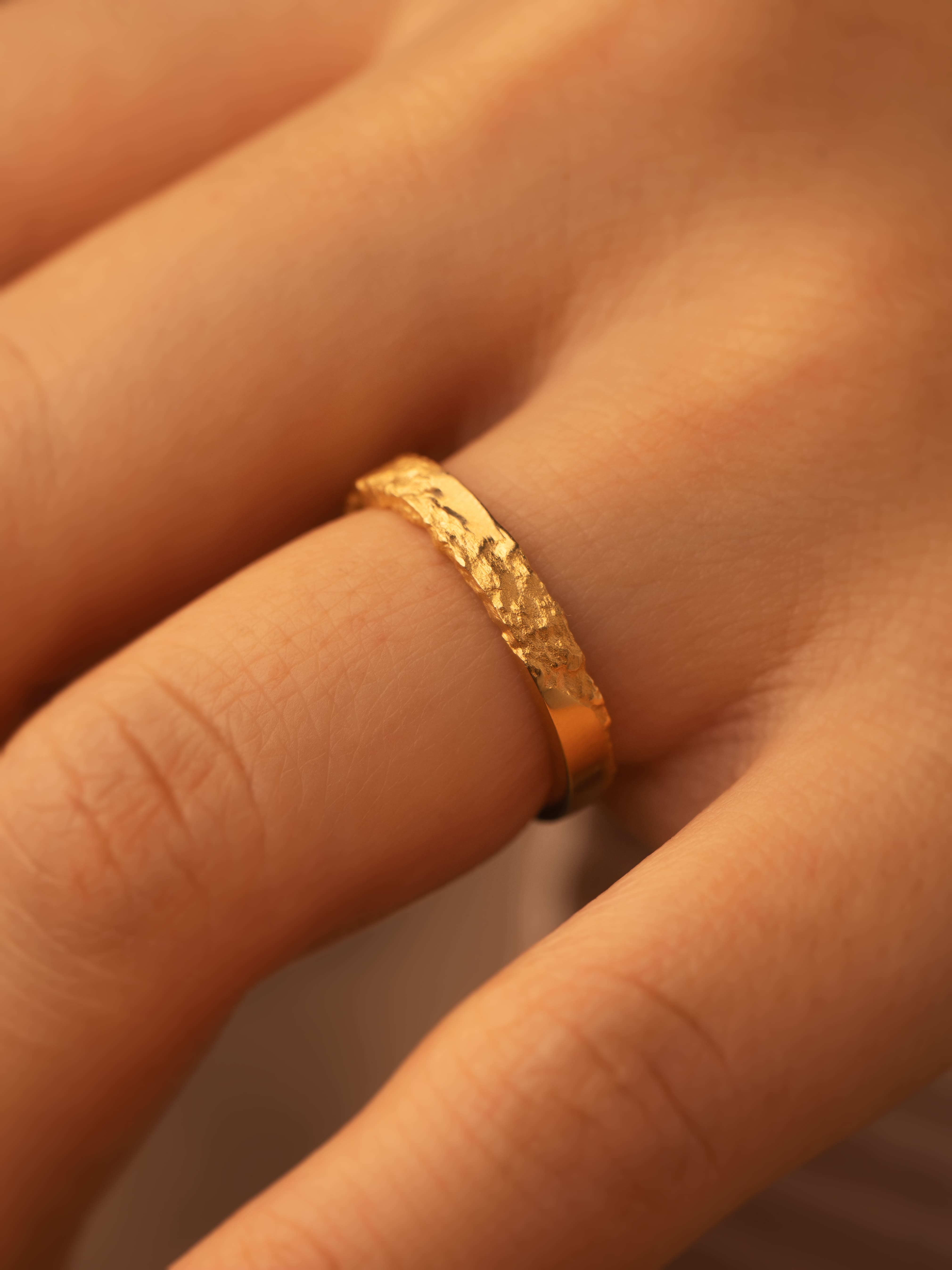 Anillo de bodas de oro de 18 quilates Enduring Love totalmente personalizable